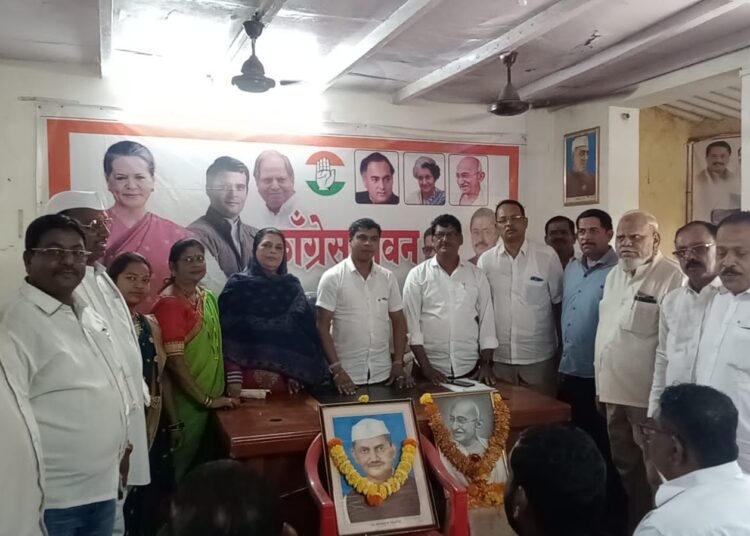 उरण शहर व तालुका काँग्रेसतर्फे सफाई कर्मचाऱ्यांचा सत्कार