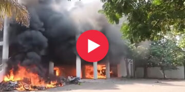 बीडमध्ये मराठा आरक्षण आंदोलन चिघळलं