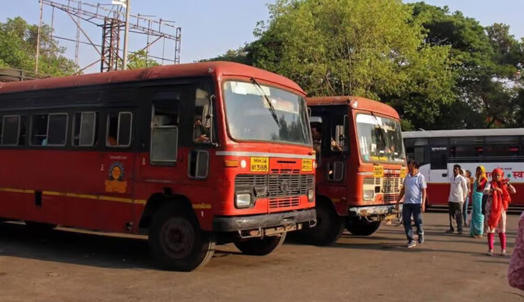  बीडमध्ये एसटी बस सेवा ठप्प; बस जाळल्याने सकाळपासून एकही फेरी नाही