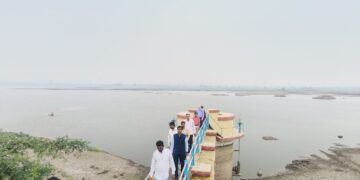 घाणेवाडी तलावाची जिल्हाधिकारी डॉ. श्रीकृष्ण पांचाळ यांनी केली पाहणी