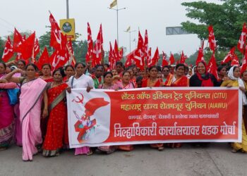  सिटू शेतमजूर युनियनचा जिल्हाधिकारी कार्यालयावर मोर्चा