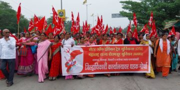  सिटू शेतमजूर युनियनचा जिल्हाधिकारी कार्यालयावर मोर्चा
