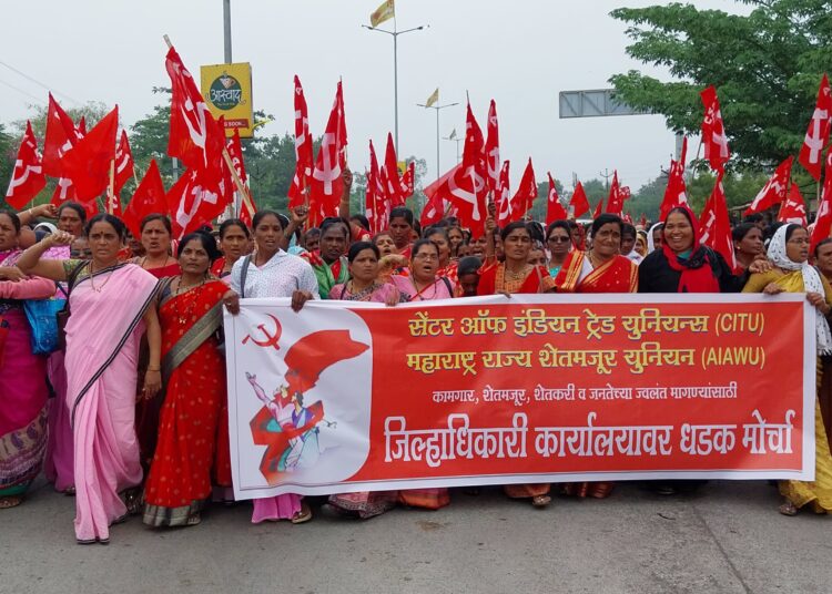  सिटू शेतमजूर युनियनचा जिल्हाधिकारी कार्यालयावर मोर्चा