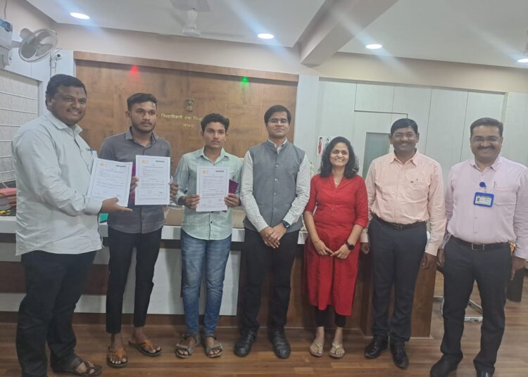 जिल्हाधिकारी डॉ. श्रीकृष्ण पांचाळ यांच्या हस्ते कुणबी प्रमाणपत्राचे वितरण