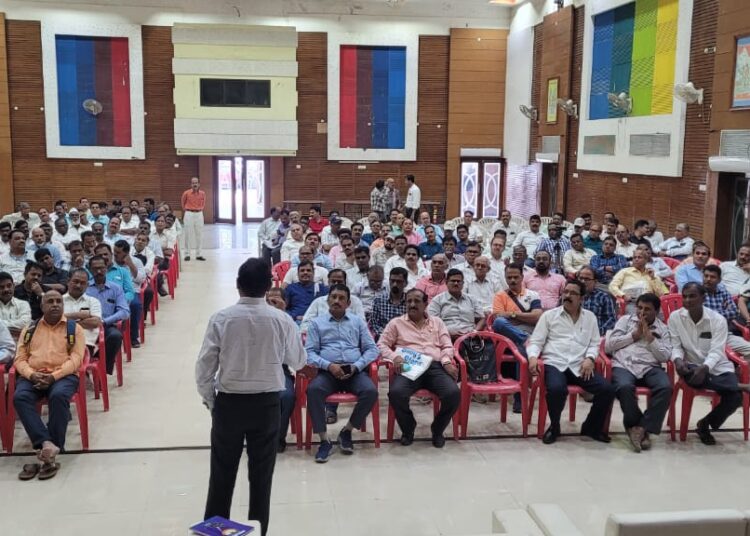 जे एन पी ए आजी माजी कामगारांचा स्नेहमेळावा