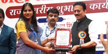 घरकुलाचे उदिष्ट्ये पूर्ण केल्याबद्दल मुख्य कार्यकारी अधिकारी वर्षा मीना यांचा मुंबईत गौरव