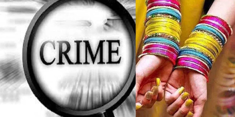 फॅशनेबल बांगड्या घातल्या म्हणून महिलेला बेदम चोपलं