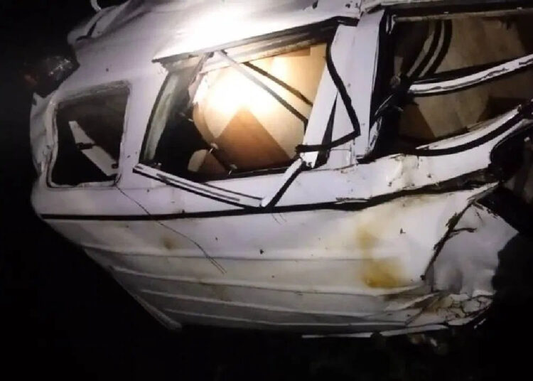 अक्कलकोटवरुन दर्शन घेऊन परतणारी गाडी घाटातून दरीत कोसळली, चार जणांचा मृत्यू