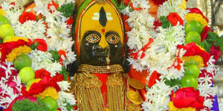 तुळजाभवानीचा सोन्याचा मुकुट गायब, दुर्मिळ दागिन्यांच्या वजनात तफावत;