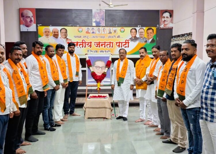 भारतरत्न डॉ. बाबासाहेब आंबेडकर यांना भाजपा जालनाच्या वतीने अभिवादन