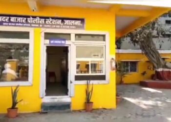 लग्नासाठी आलेल्या साखरखेडा येथील जोडप्याचे कारमधून दागीने लंपास