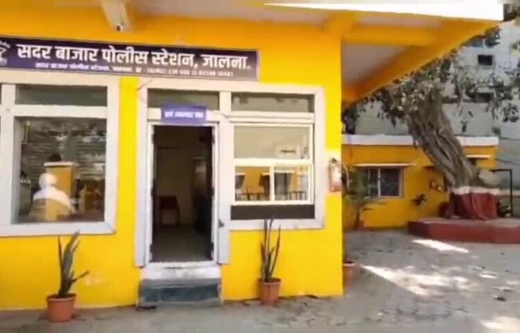 लग्नासाठी आलेल्या साखरखेडा येथील जोडप्याचे कारमधून दागीने लंपास