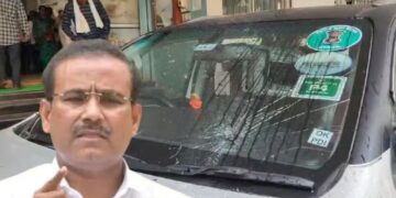 माजी मंत्री राजेश टोपेंच्या कारवर हल्ला; दगडफेक झाली, काळं फासण्याचा प्रयत्न