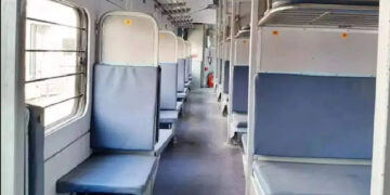विंडो सीटवर बसलेल्या तरुणाचा जागीच मृत्यू