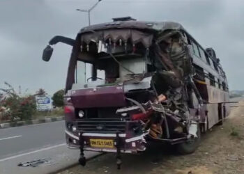 नेपाळमधील पर्यटकांच्या बसचा भीषण अपघात, ४३ प्रवासी जखमी
