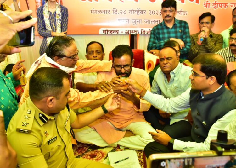 दीपक रणनवरे यांनी अन्नत्याग उपोषण घेतले मागे