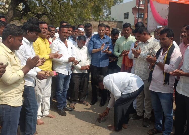  जनसुविधेसाठी सतीश घाटगे यांनी मिळवून दिला ५० लाखाचा निधी पूर्ण झालेल्या कामांचे उत्साहात लोकार्पण