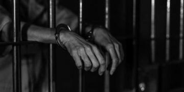लाच घेणार्‍या तहसिलदार व अन्य एकास 6 जानेवारीपयर्पंत पोलीस कोठडी