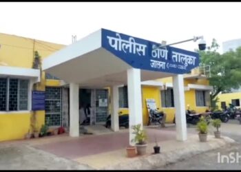 चिकलठाणा येथून भाड्याने आणलेल्या रिक्षा चालकास सिंदखेडराजा रोडवर दोघाकडून मारहाण