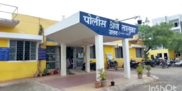 चिकलठाणा येथून भाड्याने आणलेल्या रिक्षा चालकास सिंदखेडराजा रोडवर दोघाकडून मारहाण