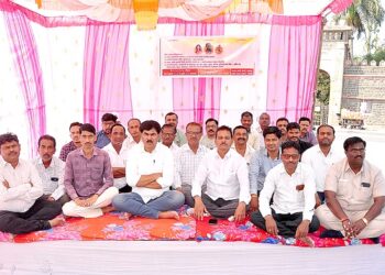 मराठा आरक्षण मसुदा अधिसूचना दुरुस्तीकरिता मराठा क्रांती मोर्चा आणि सकल मराठा समाजाच्या वतीने लाक्षणिक उपोषण