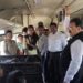 बस मधून प्रवास करीत विभागीय आयुक्त मधुकरराजे आर्दड यांनी मानव विकास मिशनच्या बसमध्ये विद्यार्थीनींशी साधला संवाद