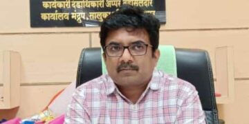 सुजित नरहरे यांची नांदेड जिल्हयातील मुदखेड तहसील कार्यालयावरून बदली झाली आहे.