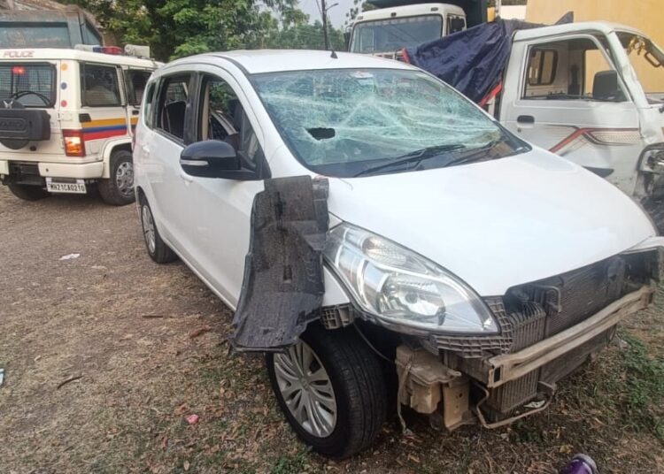 Video-अप्पर जिल्हाधिकारी यांच्या पथकावर वाळू माफियांचा दगड आणि लोखंडी रॉडने हल्ला; पथकाने ताब्यात घेतलेली वाहने नेले पळवून