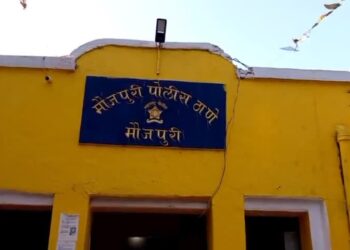 रामनगर साखर कारखाना येथील कारखाण्यासे साहित्य चोरुण नेणार्‍या 10 महिलांना रंगेहात पकडले