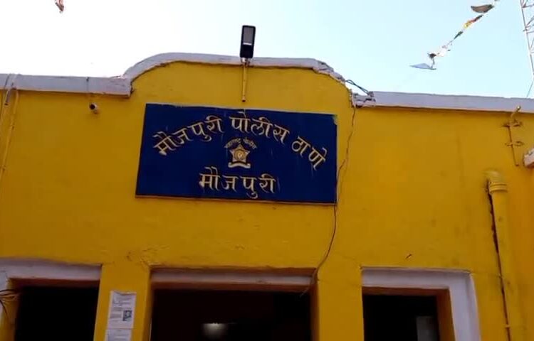 रामनगर साखर कारखाना येथील कारखाण्यासे साहित्य चोरुण नेणार्‍या 10 महिलांना रंगेहात पकडले