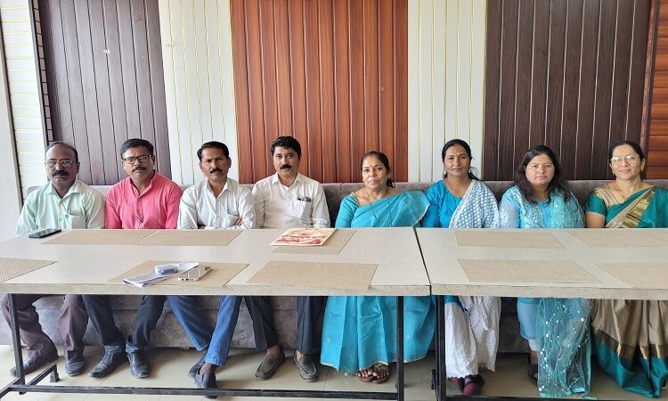 कौटुंबीक समस्या सोडविण्यासाठी गेलेल्या महिलोला भोंदू बाबाची मारहाण