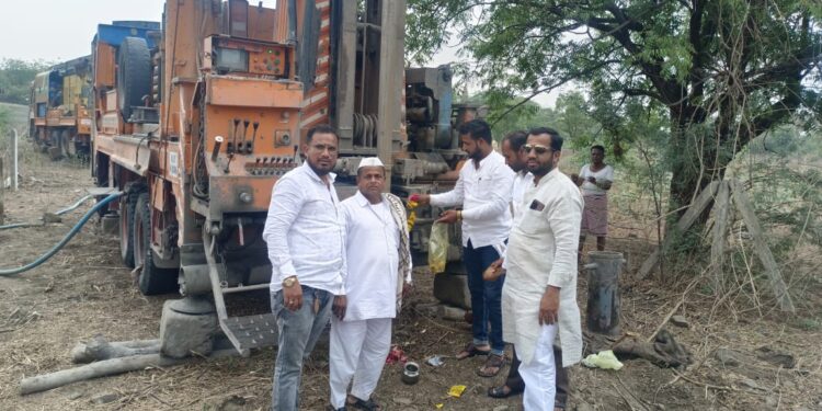 वळसंग  ग्रामपंचायतकडून बोरवेल