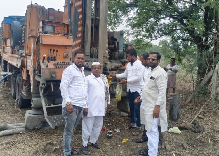 वळसंग  ग्रामपंचायतकडून बोरवेल