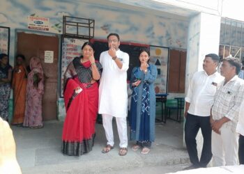 सतीश घाटगे यांनी मतदानाचा हक्क बजावला