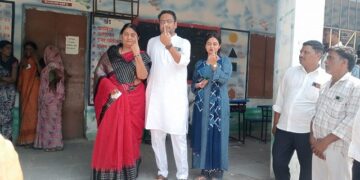 सतीश घाटगे यांनी मतदानाचा हक्क बजावला