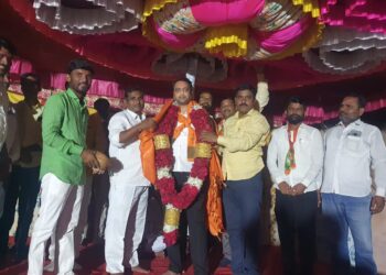 आमदाराविरोधात धामणगावकरांचा उठाव; गावच्या विकासासाठी दिला सतीश घाटगेंना पाठींबा