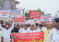 साई संस्थानविरोधात ग्रामस्थ आक्रमक, प्रवेशद्वारांवर हार घालत जोरदार घोषणाबाजी