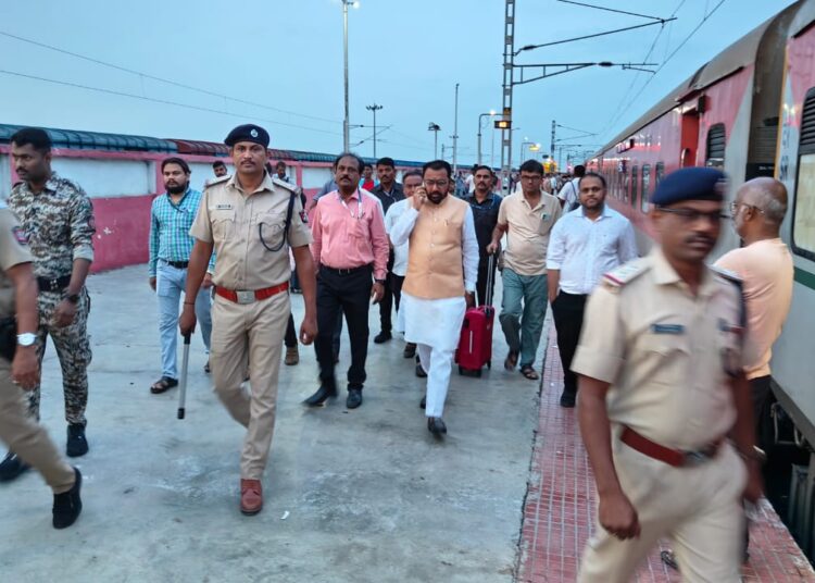 केंद्रीय आरोग्य राज्यमंत्री प्रतापराव जाधव यांची जालना जिल्हा दौरा; जिल्हा सामान्य रुग्णालयाच्या वतीने सत्कार