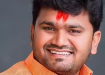 शिवसेना बीड जिल्हाप्रमुख कुंडलिक खांडे यांची हकालपट्टी; अटकेनंतर पक्षाची कारवाई