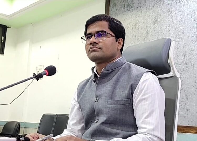 लाडकी बहीण योजनेसाठी अर्ज दाखल करण्यास मुदतवाढ; महिलांनी एजंट अथवा दलालापासून सावध राहावे-जिल्हाधिकारी डॉ. श्रीकृष्ण पांचाळ