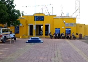 वाटूरफाटा ते रामनगर दरम्यान धडका देणार्‍या चारचाकी वाहनाचा थरार; वाहन पळिवणार्‍याला मौजपुरी पोलीसांनी घेतलं ताब्यात