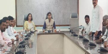 जिल्हाधिकारी यांच्या अध्यक्षेतखाली, जिल्हा स्वस्त धान्य दुकानदारांची बैठक