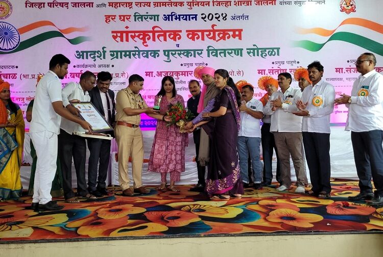 हर घर तिरंगा अभियान 2024 अंतर्गत रंगला सांस्कृतीक कार्यक्रम आणि आदर्श ग्रामसेवक पुरस्कार वितरण सोहळा