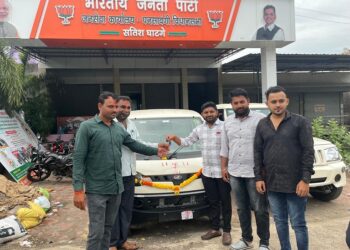 शेतकऱ्यांना सतीश घाटगे यांनी मिळवून दिला हक्काचा रोजगार