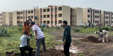 कुंभारी रे – नगरमध्ये पंधराशे झाडांचे वृक्षारोपण, डॉ. नानासाहेब धर्माधिकारी प्रतिष्ठानच्या वतीने उपक्रम