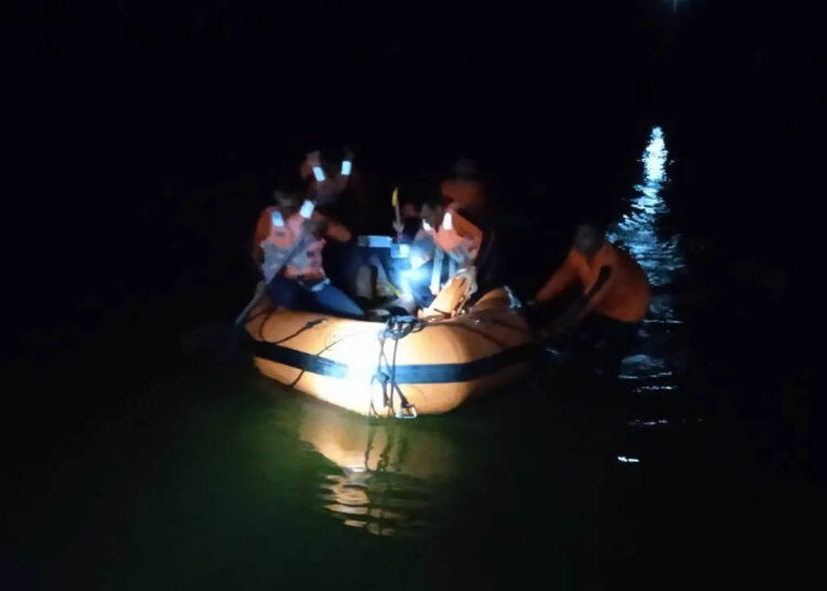  रील्सचे वेड आवरेना, तरुण तरुणी १०० फूट खोल खाणीत पडले