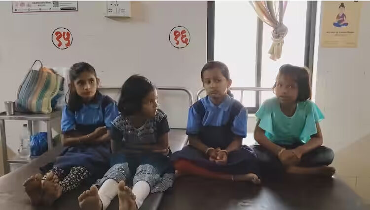 जि.प शाळेतील 50हून अधिक विद्यार्थ्यांना बिस्किटातून विषबाधा