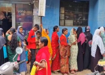 बहिणींच्या रकमेला बँकांची कात्री, हाती आले फक्त एक हजार रुपये ?