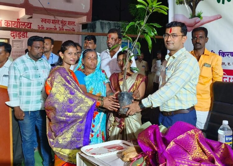 प्रेरणादायक उपक्रम!दोड्डीत प्रत्येक घरापुढे वृक्षारोपण : झाड जगवेल त्यांचे घरपट्टी माफ