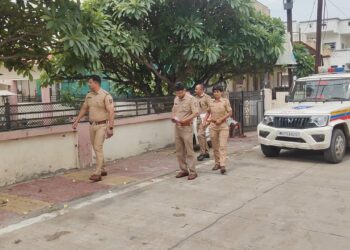 राहत्या घरात व्यापाऱ्याने स्वतःवर झाडली गोळी